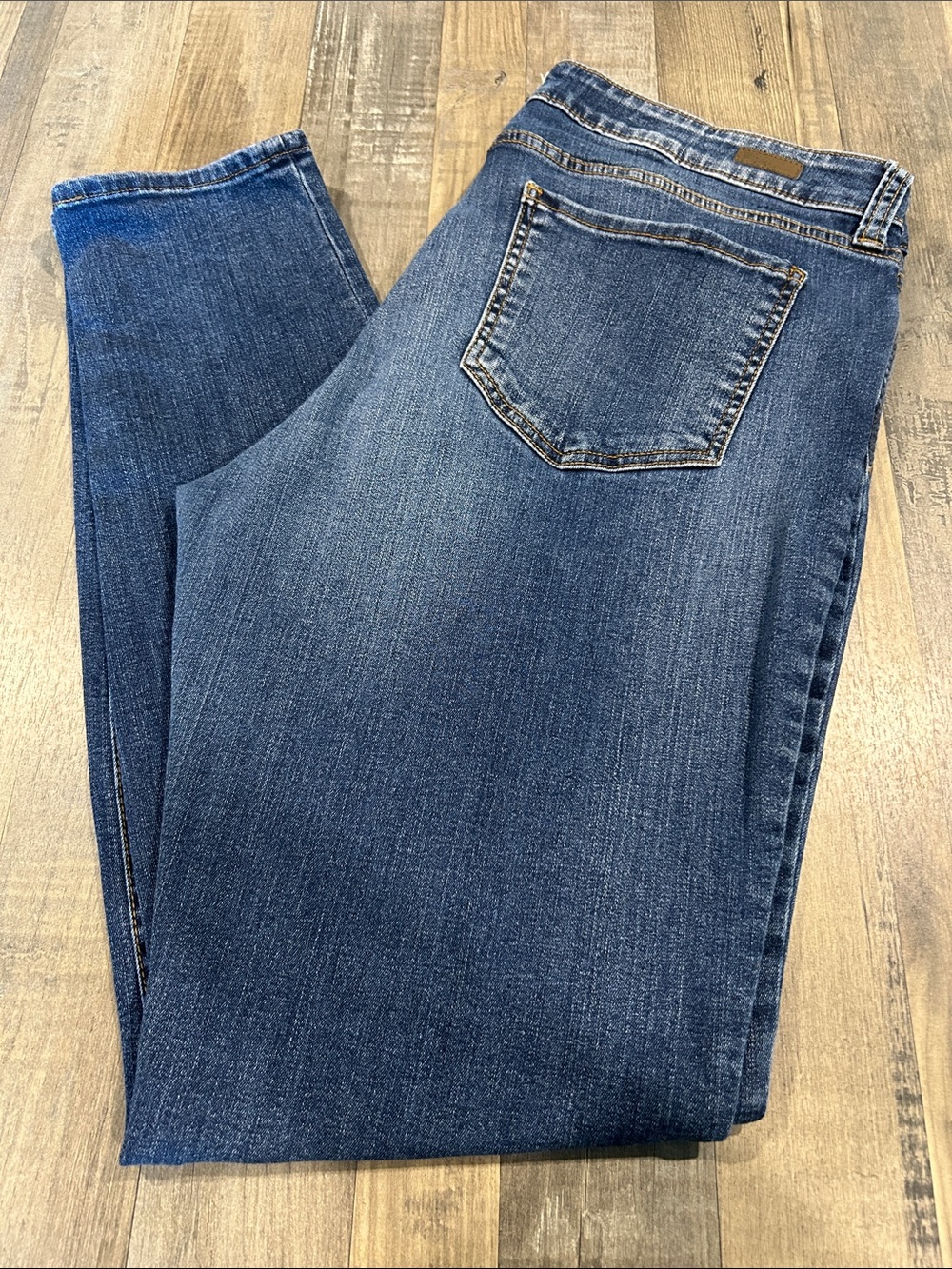Kut from the Kloth Women's Straight Leg Mid-Blue Denim Jeans